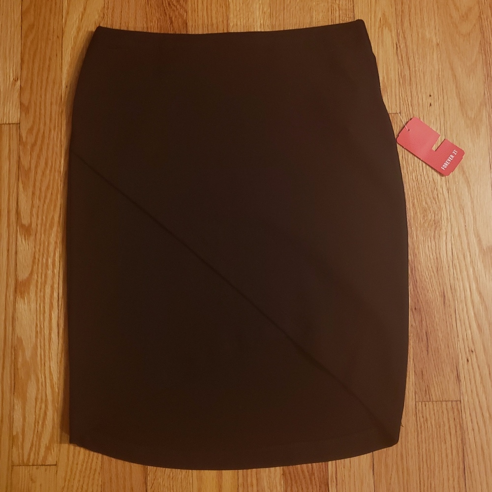 Forever 21 Black skirt (New With Tags)